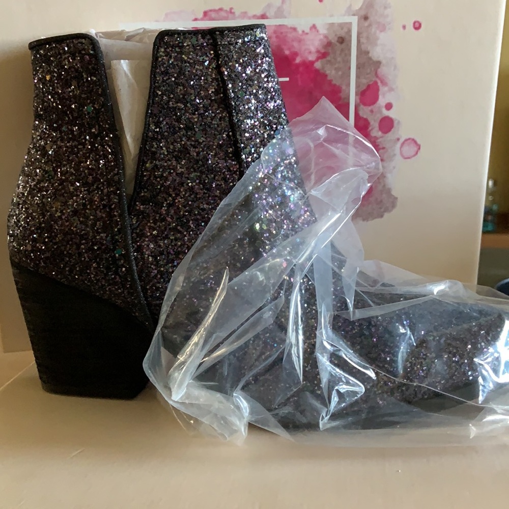Brand new never worn. Size 10